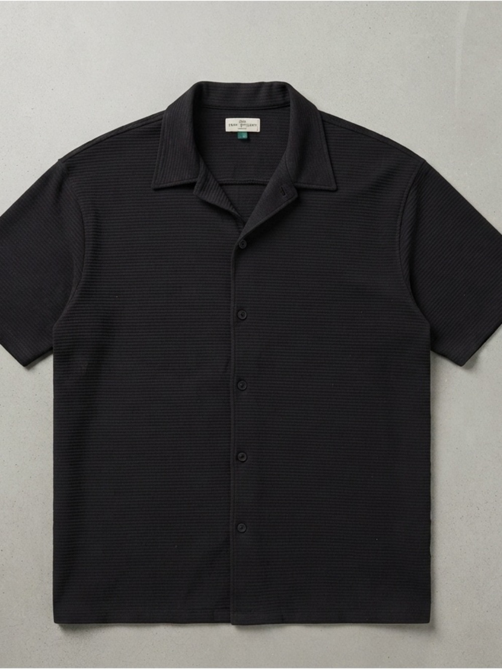 3/30$ 🧔🏻‍♂️ | Black Short-Sleeve Knit Camp Collar Shirt | XL